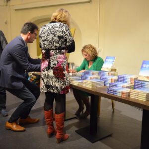 Boeken signeren bij Waanders in de Broeren