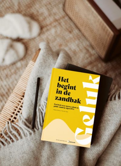 Boek buitenkant op kleedje KLEIN Boek buitenkant op kleedje KLEIN