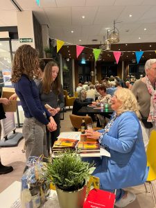 Geluk in oorlogstijd in gesprek met lezers