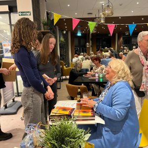 Geluk in oorlogstijd in gesprek met lezers